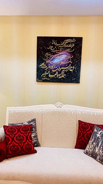 تابلوی نقاشیخط گونجی آرت مدل آیت الکرسی روی زمینه ی کهکشانی زیبا و معنوی